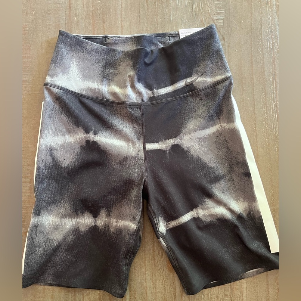 Nike One Luxe 7” shorts
